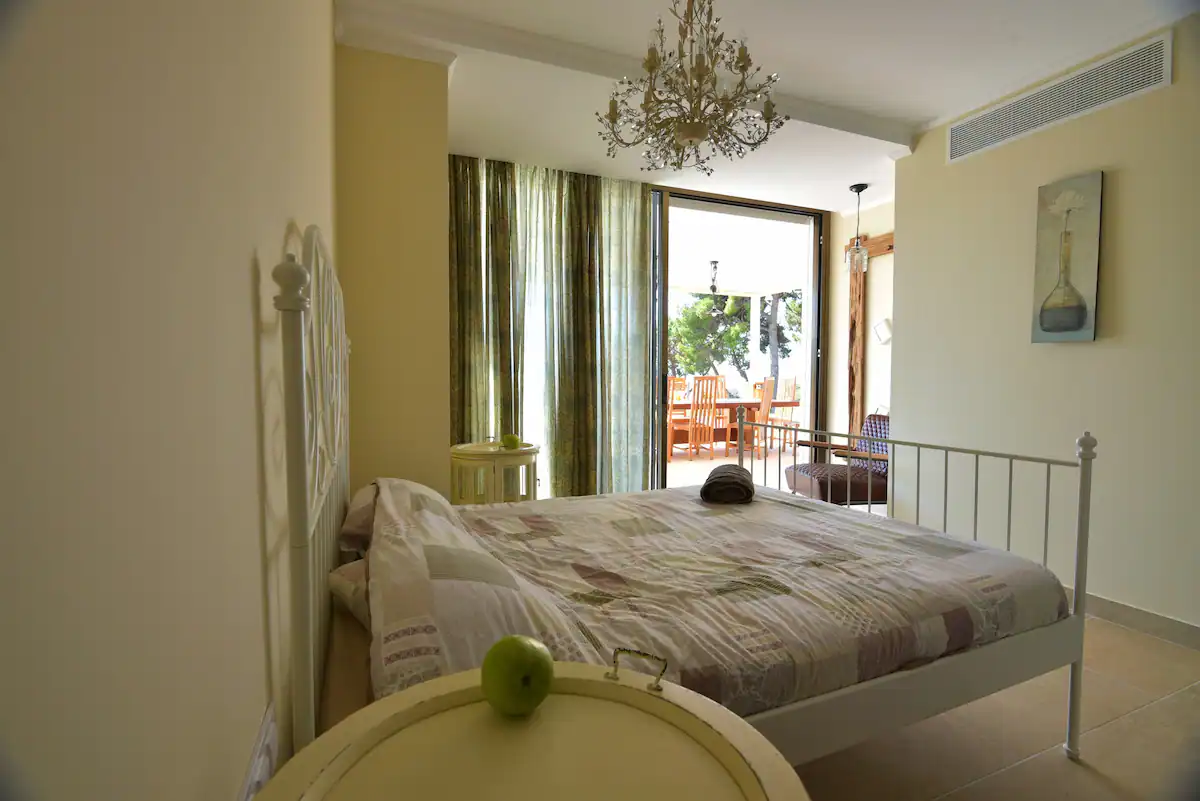 03296cee-4725-42e8-b319-00404aef2b09