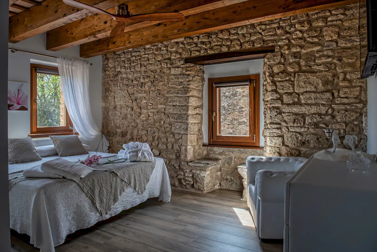 ae3acaf3-e23e-4d53-b9e1-edd0c5a76343