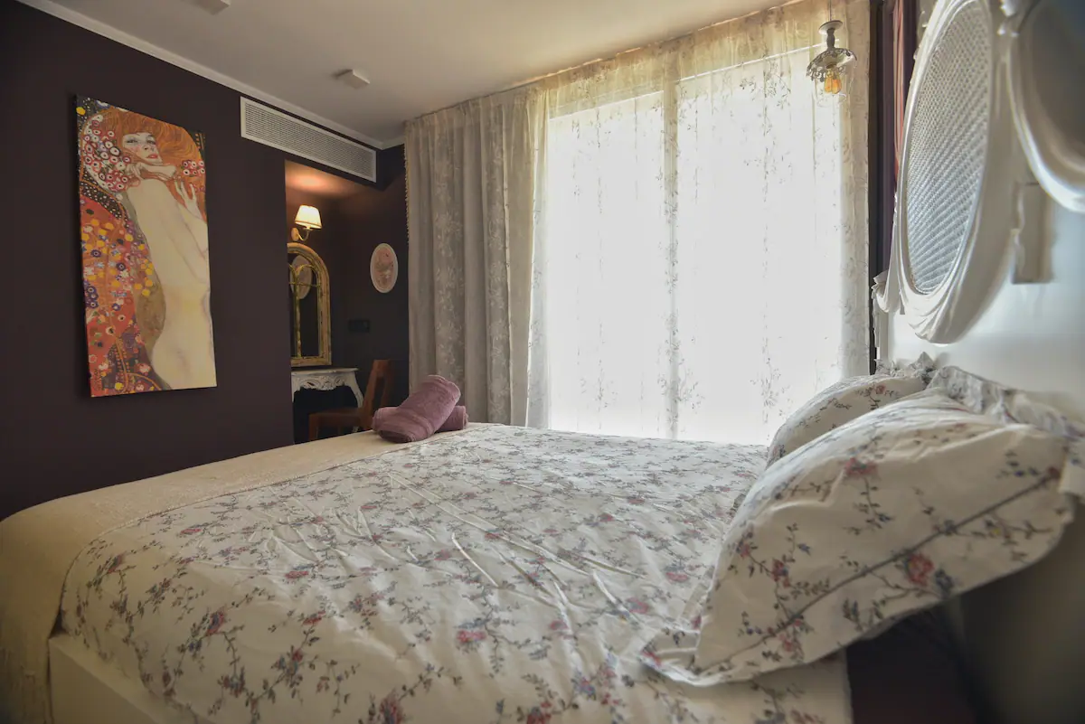 d8e9ca8e-21a5-4ecc-9cb0-615be3f0d529