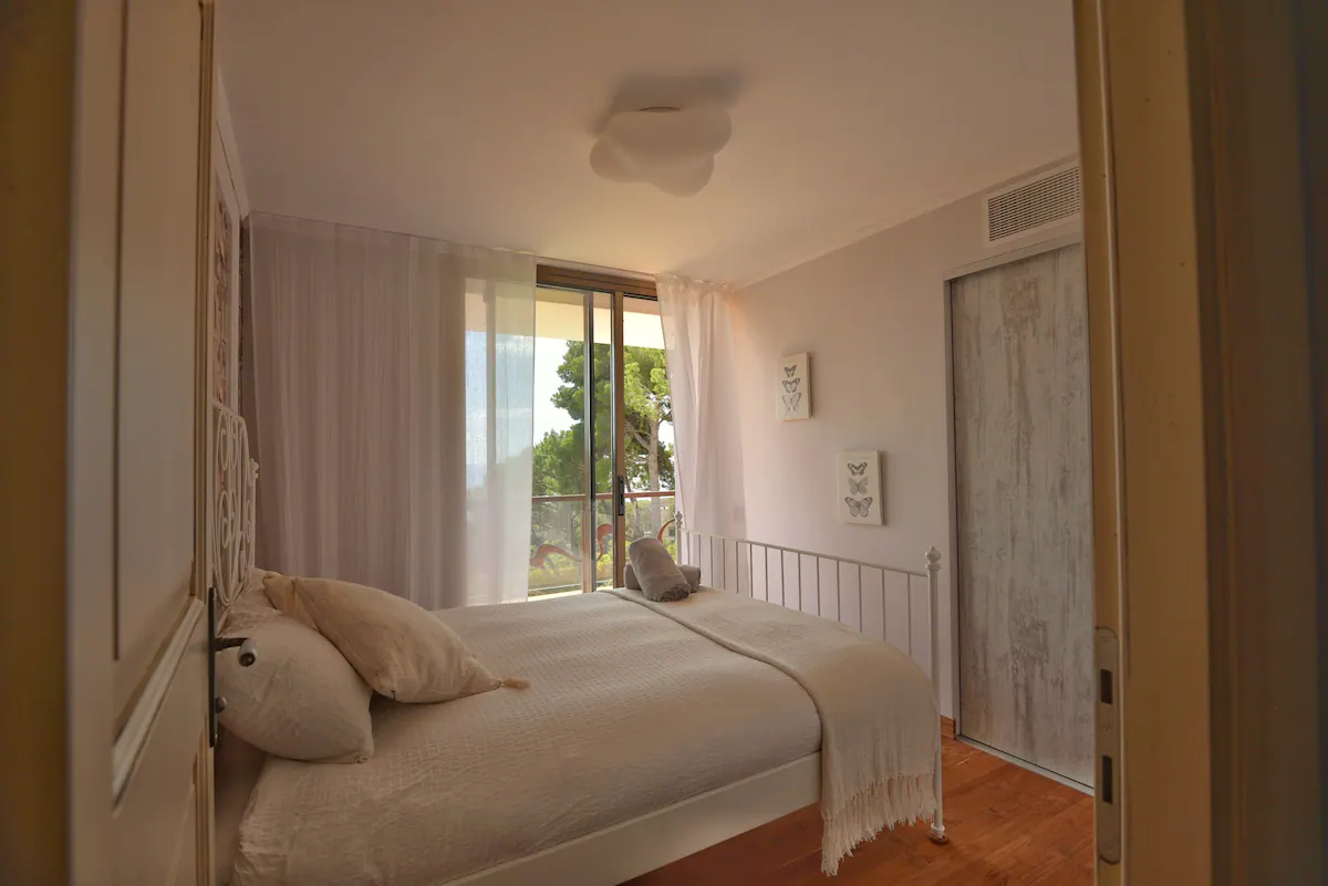 fc6c324a-b90b-4c08-bd8e-bf35d3659b28