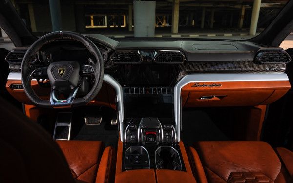 black_lamborghini-urus_2020_10540_77765070de320761ade3731d354189ba