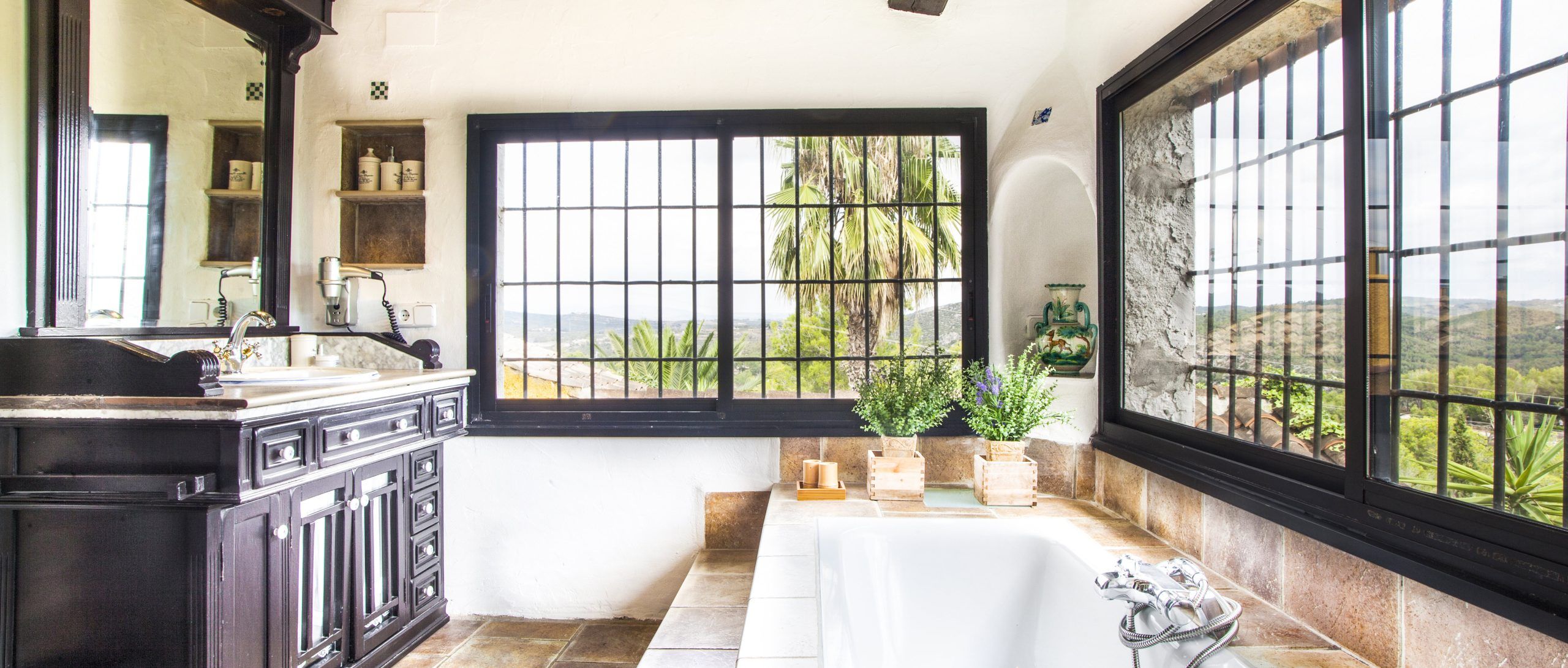 Masia-Casanova-bathroom-MG8487-resized