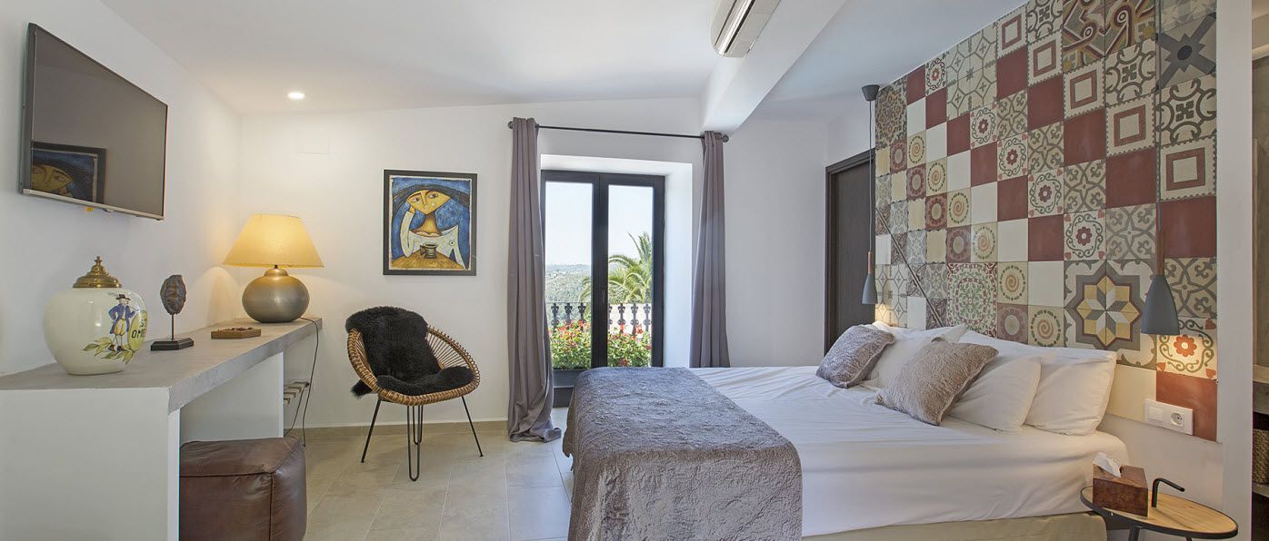 Masia-Casanova-bedroom-266A6322-resized
