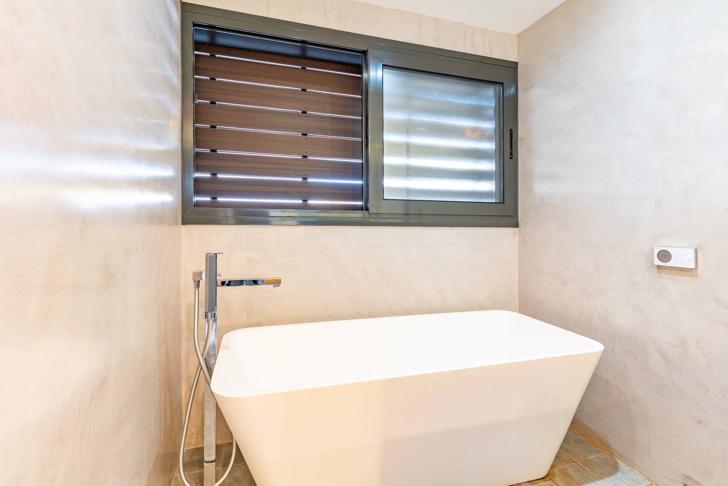 8e427f6e-9c0e-437e-9cca-aaa449ff1b07