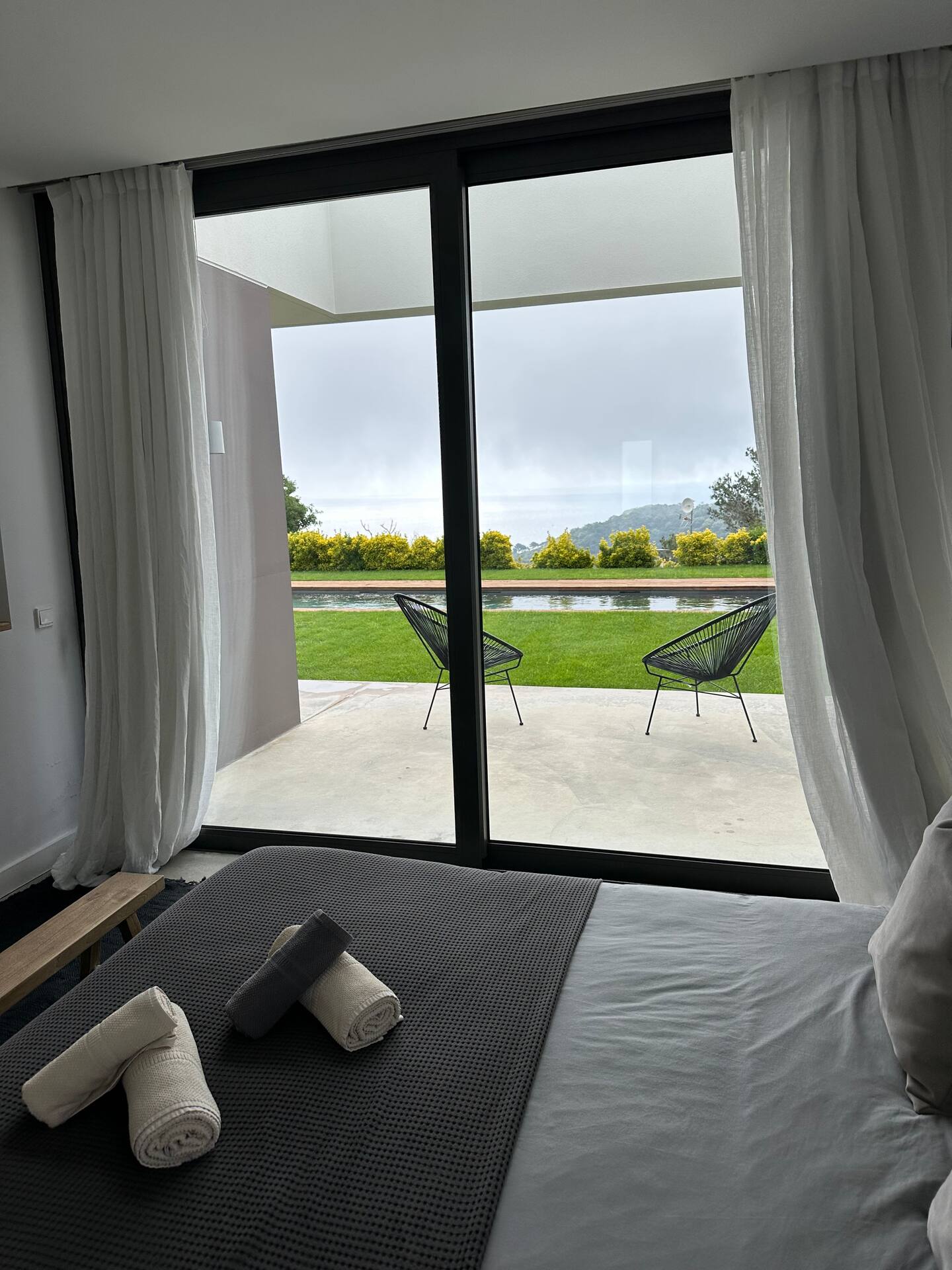 b8887a28-b756-42db-b575-682744679ce4