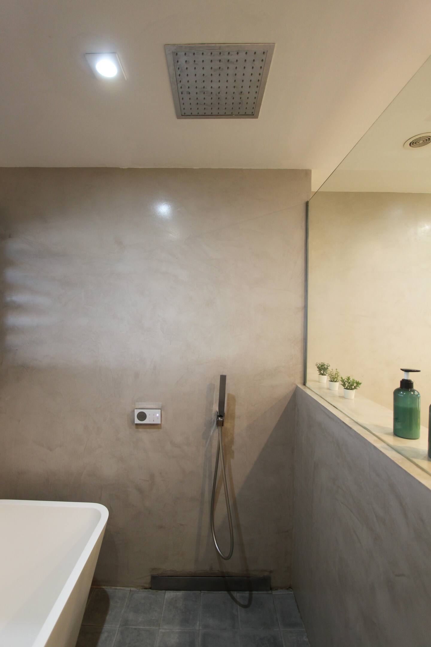 d3c4a80d-b252-43f1-8ee7-2ae47aca9bf8