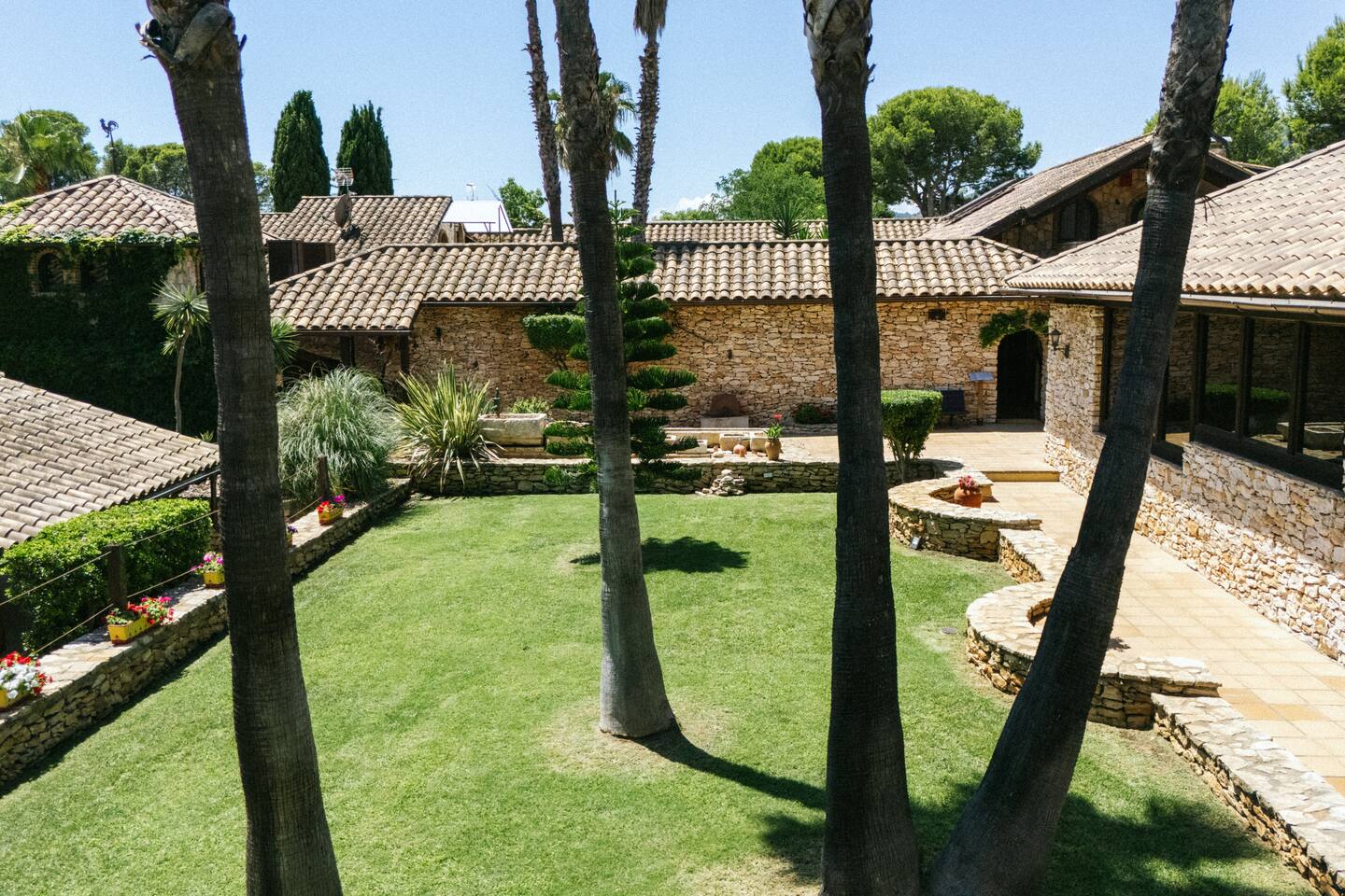 e6cc58a2-31d5-42b2-805f-94a58dde4541